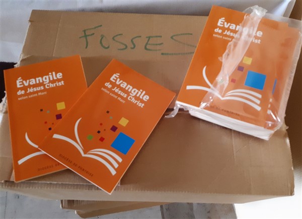 Arrivée des évangiles de Saint Marc...