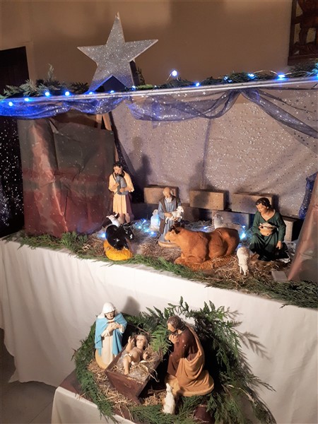 La crèche paroissiale avec les catéchumènes !