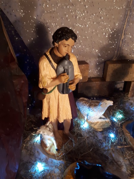 La crèche paroissiale avec les catéchumènes !